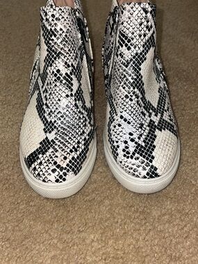 Outwoods Snake-Print White and Black Slip-On Sneakers